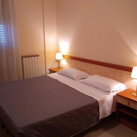 Hotel Rose&Crown Correggio Bagian luar foto