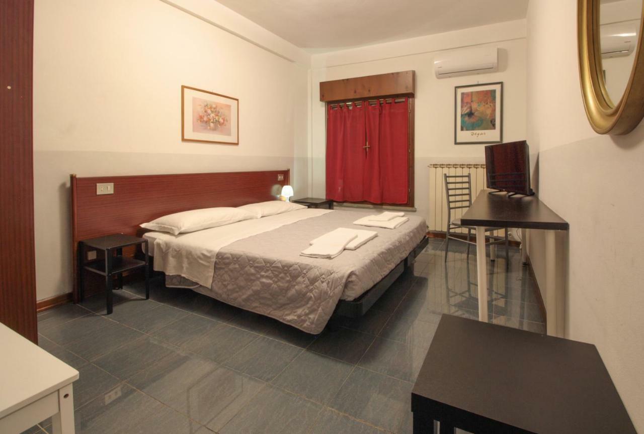 Hotel Rose&Crown Correggio Bagian luar foto