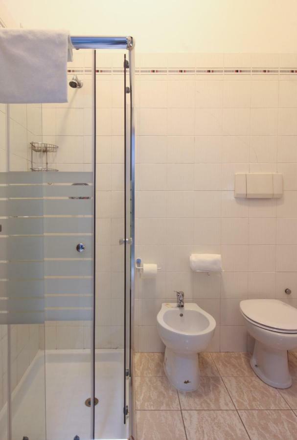 Hotel Rose&Crown Correggio Bagian luar foto