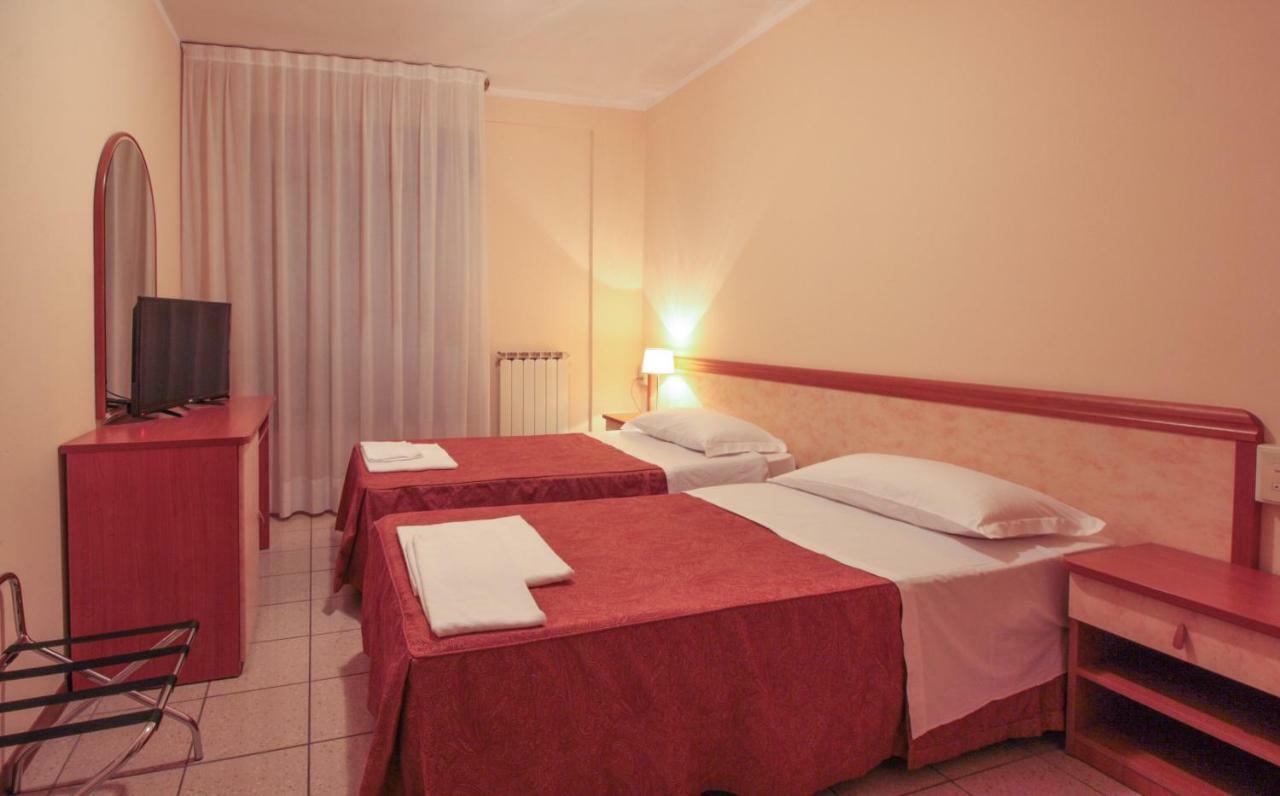 Hotel Rose&Crown Correggio Bagian luar foto