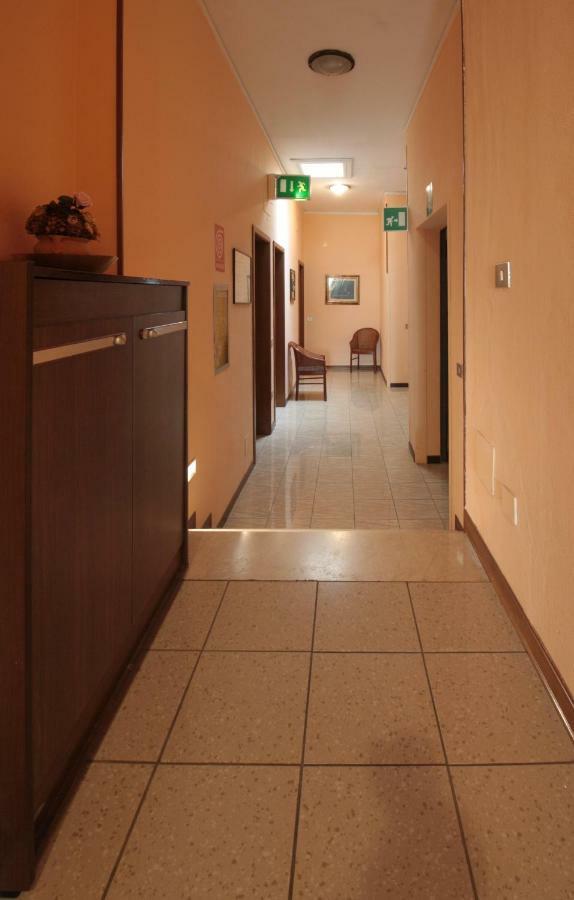Hotel Rose&Crown Correggio Bagian luar foto