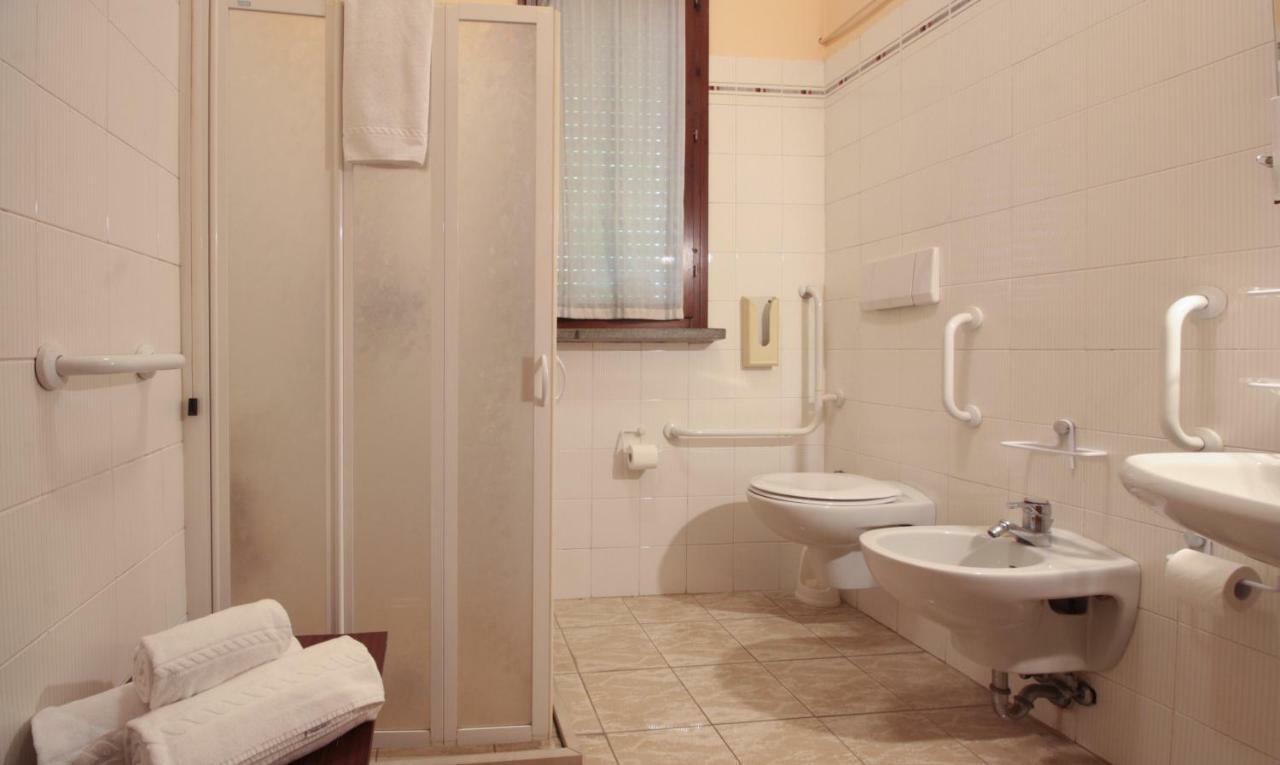 Hotel Rose&Crown Correggio Bagian luar foto