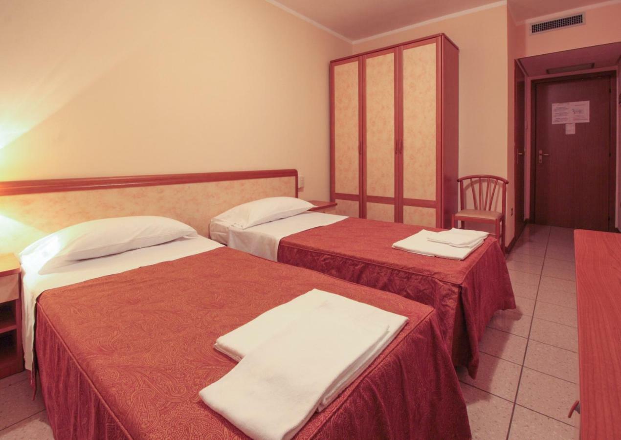 Hotel Rose&Crown Correggio Bagian luar foto