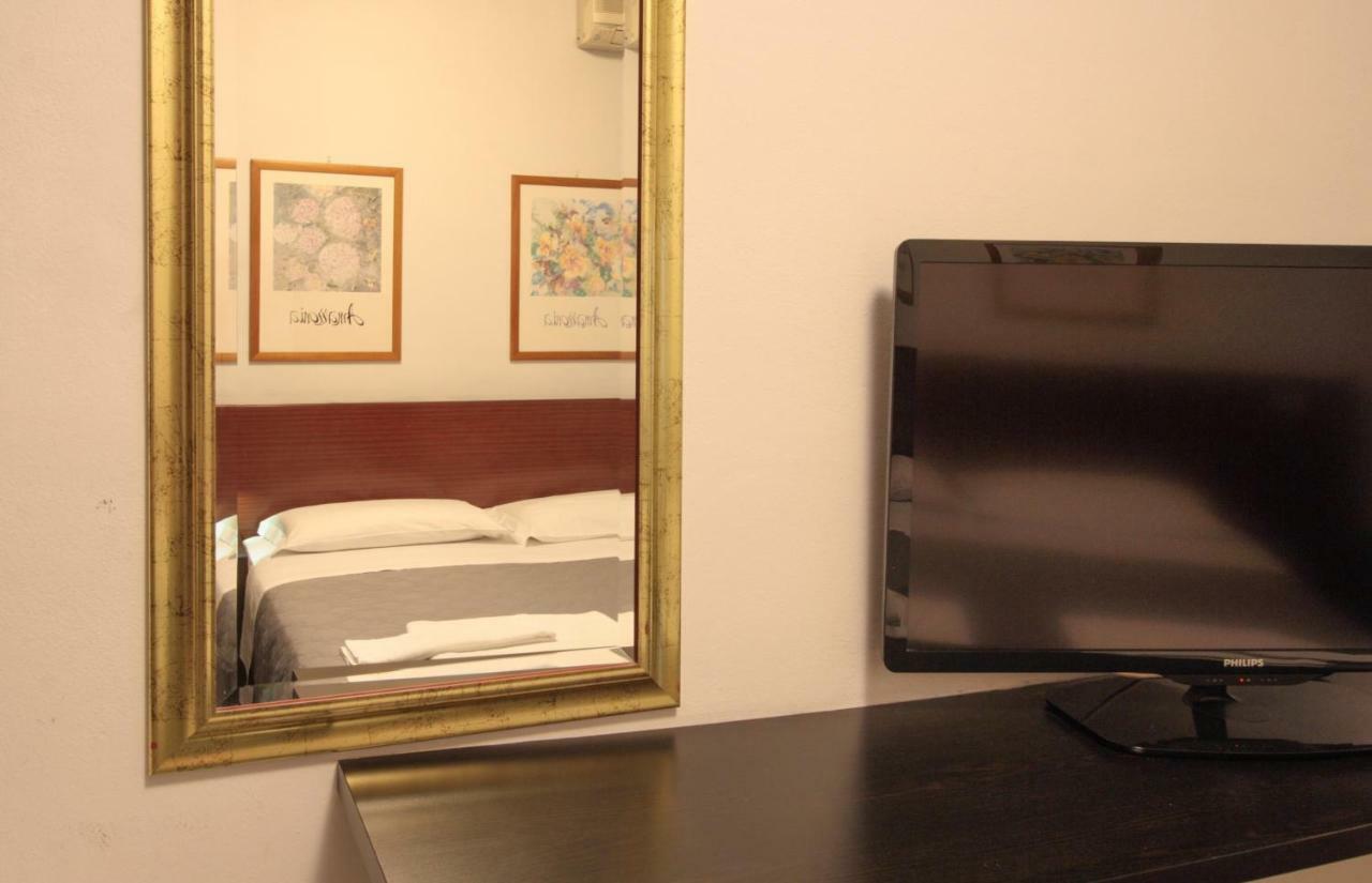 Hotel Rose&Crown Correggio Bagian luar foto