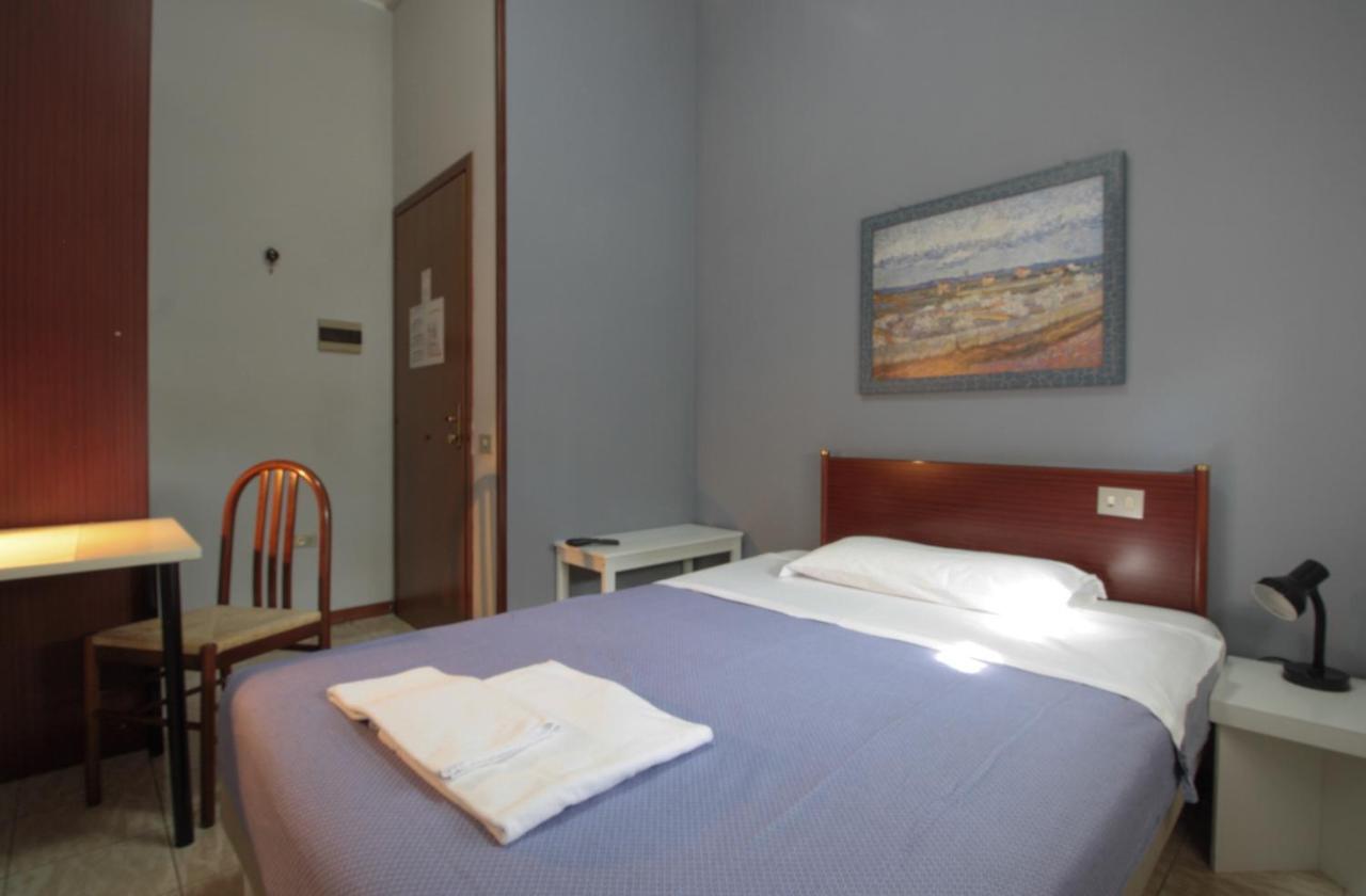 Hotel Rose&Crown Correggio Bagian luar foto